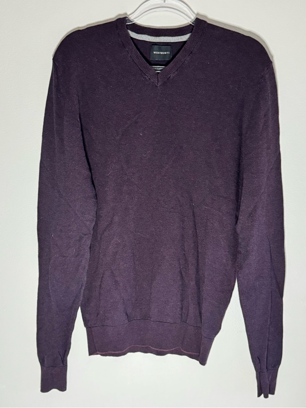 Westbury Men’s V-Neck Sweater in Plum